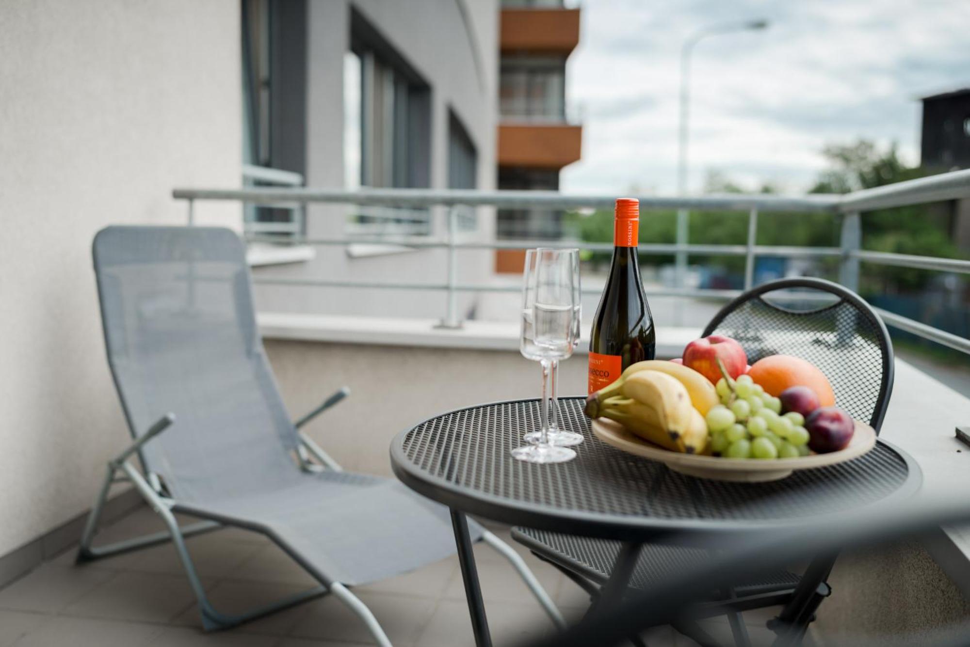 The Sunny Riverside Flat Prague Exterior photo